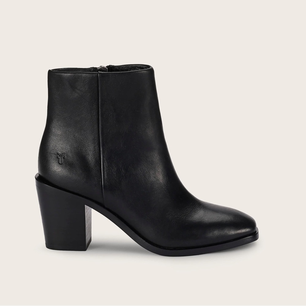 Frye Georgia Black Leather Ankle Boots